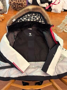 Descente Women's Ski Jacket in White, Black, Red Trim